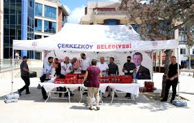 ÇERKEZKÖY BELEDİYESİ AŞURE DAĞITTI